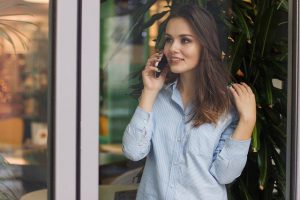 jak rozmawiać z klientem przez telefon
